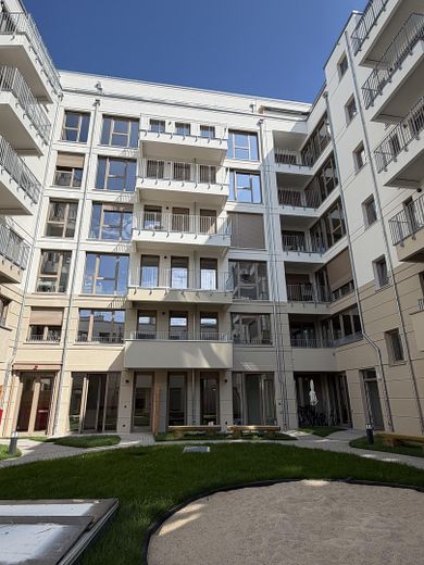 Helle möblierte 2-Zimmer-Wohnung Neubau in Prenzlauer Berg – Innenhof