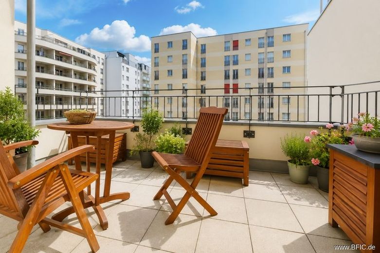 elegante 2-Zi.-Wohnung mit großem Balkon - möbliert vermietet nähe Spittelmarkt – Balkon