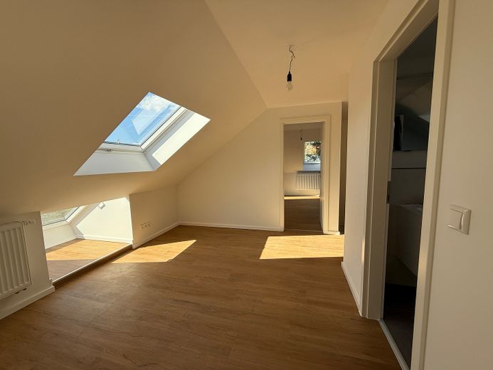 Großzügig frisch renoviertes Einfamilienhaus in guter Lage / Keine Käuferprovision – Galerie Obergeschoss