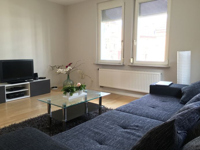 Charmante 3,5 Zimmer- Altbau-Wohnung mit Gartenanteil in begehrter Lage Killesberg/Feuerbach – Wohnzimmer
