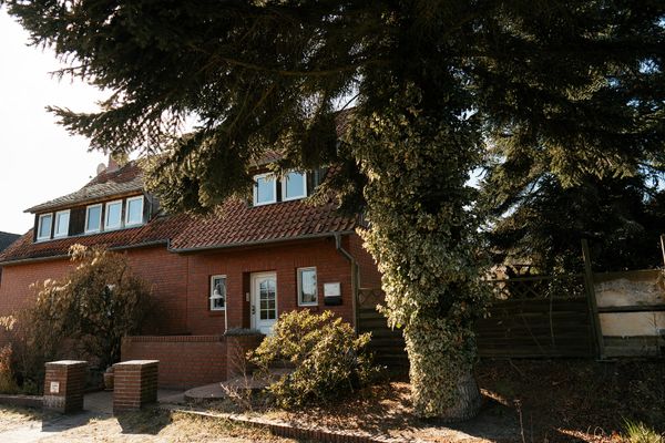 Provisionsfrei ins Familienglück: Traumhaftes Generationenhaus im Grünen mit viel Platz!
