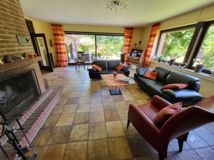 Idyllisches Leben auf dem Land mit Potenzial – Wohnzimmer Haupthaus