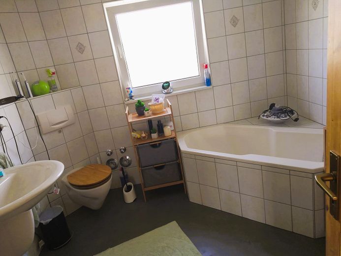 5.Badezimmer Dusche u. Badewan