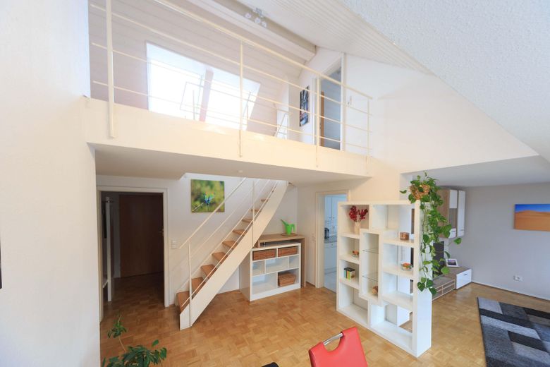 Schicke Maisonette-Wohnung mit Galerie und Loftcharakter | 2 Bäder – Wohnbereich