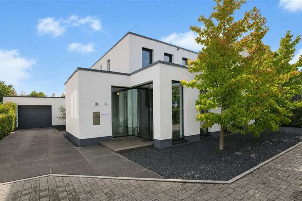 Moderna casa unifamiliare indipendente di ca. 266 m² con garage, 2 posti auto e unità adibita a ufficio a Colonia-Widdersdorf