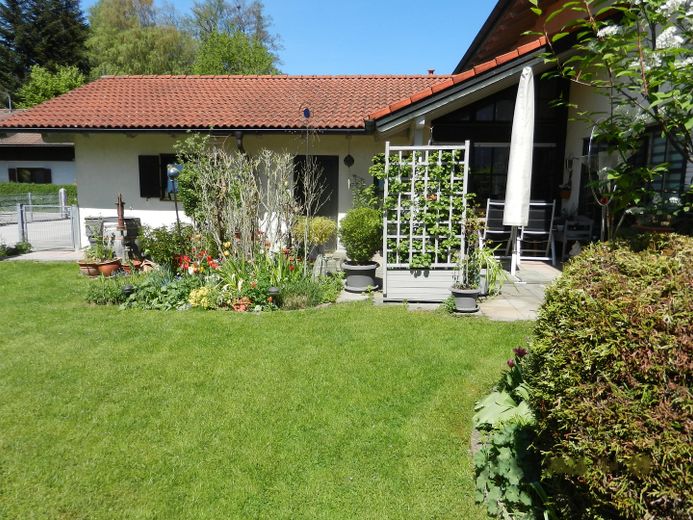Lichte en ruime 4-kamerwoning op de begane grond met terras en eigen tuingedeelte – Foto 2