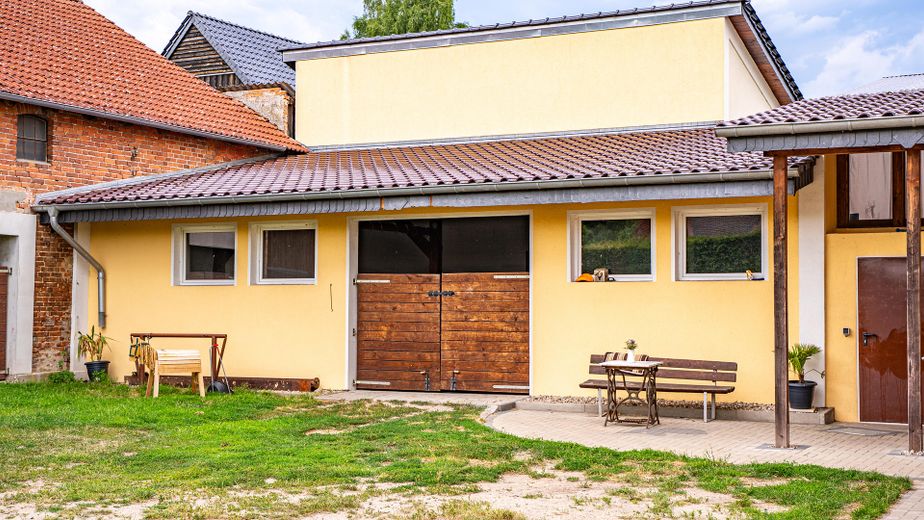 schöne kernsanierte Gründerhausvilla mit 3 WE sofort nutzbar inkl. Pferdestall und Ferienwohnung – Nebengebäude mit Partyraum