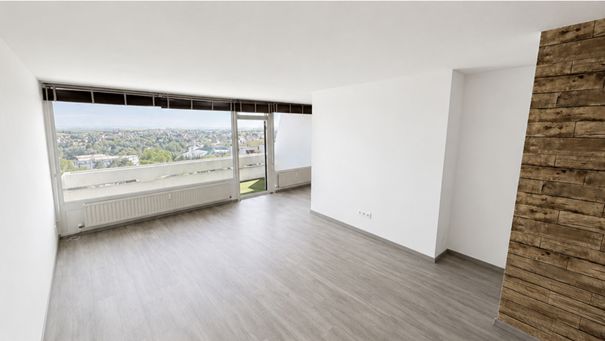 Luminoso appartamento duplex di 3 locali recentemente ristrutturato con balcone a Mainz-Finthen – Wohnzimmer
