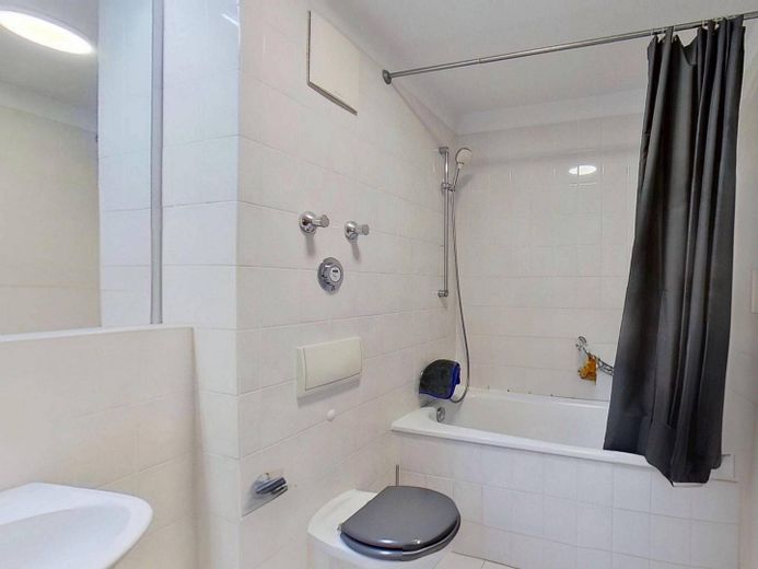 ** Luminoso appartamento di 2 locali con BALCONE a Hellerhof ** – Bad
