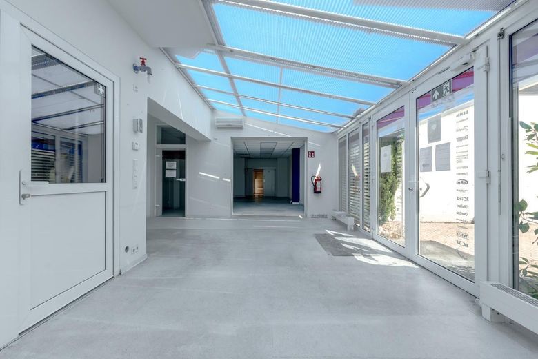 Büro + Werkstatt + Showroom | Glaseingang | ab 393 m² bis 700 m² | sofort! Kostenlose Werbefläche! – Büro Glasempfang