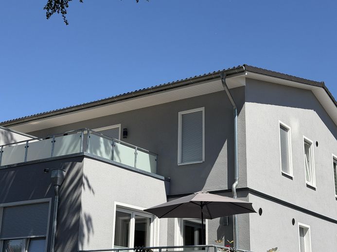Zentrale 2-Zimmer OG-Wohnung im Grünen (mit Wärmepumpe) Immelmannstr./In der Ahe – Gartenansicht OG 