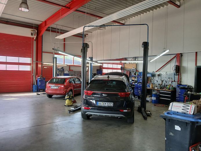 Officina automobilistica - capannone commerciale – KFZ-Bereich