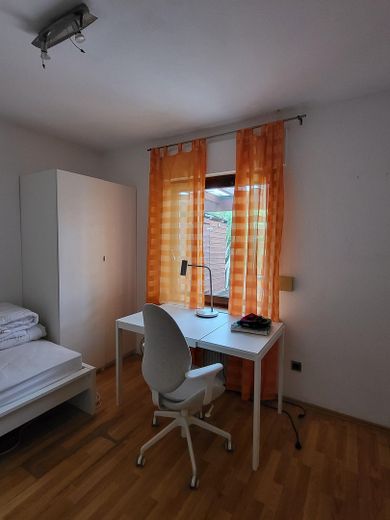 مساحة لأفكاركم - منزل عائلي مع شقة مستقلة وقطعة أرض كبيرة – Arbeitszimmer