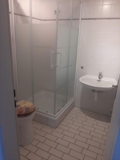 Gäste-WC mit Dusche