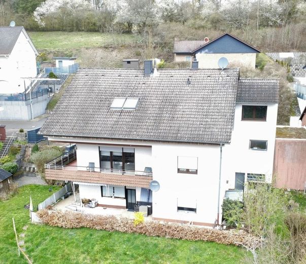 Tief durchatmen - Wohnen in der Ruhezone!
Große Eigentumswohnung im Lautertal zu verkaufen. – 5267 - Ansicht von Süden