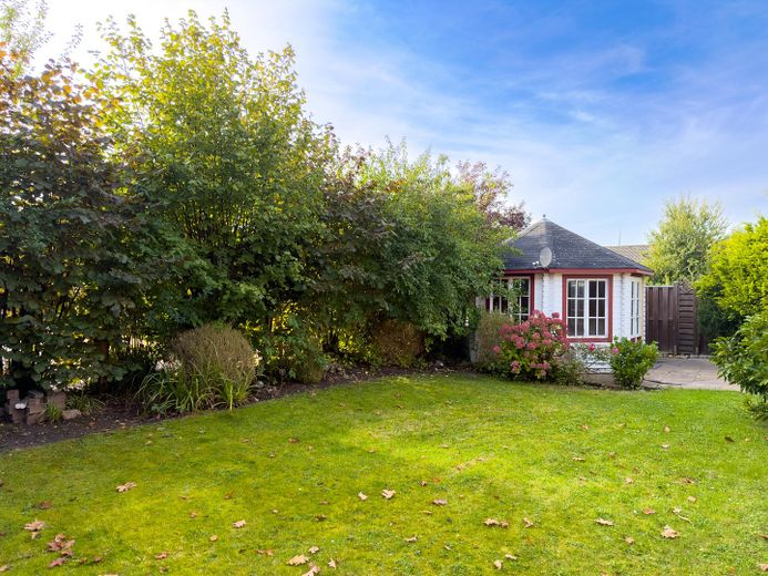 Bungalow ben tenuto a Marne con tetto nuovo, giardino appartato, camino e impianto fotovoltaico – Garten