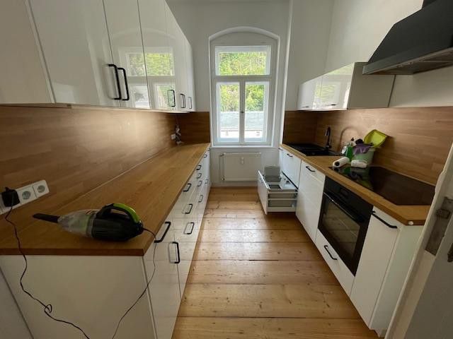 Tharandt près de Dresde - ancien bureau de poste impérial à rénover entièrement - appartement de 6 pièces à l'étage, 2 salles de bains, 2e étage – Küche neuwertig