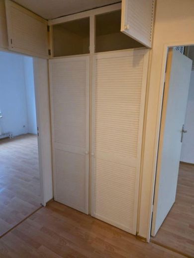 Piso de 3 habitaciones con balcón en buena ubicación, Berlín Norte-Charlottenburg, directamente del propietario – Flur 1