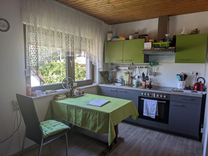 Einfamilienhaus mit Einliegerwohnung und idyllischem Garten in toller Lage, provisionsfrei – Küche DG