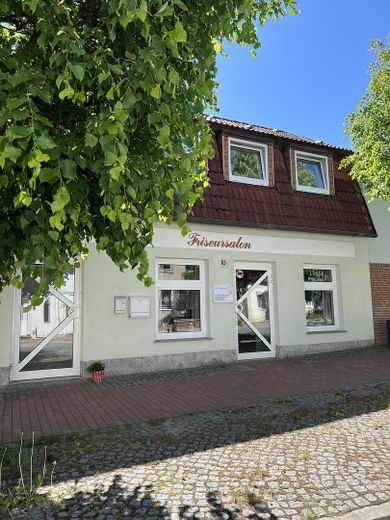 Wohn- und Geschäftshaus, top renovierte Wohnung sofort frei! Eigenutzung oder Kapitalanlage – Straßenansicht