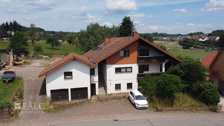 Sanierungsbedürftiges Mehrfamilienhaus in Laudenberg – Ihr neues Zuhause