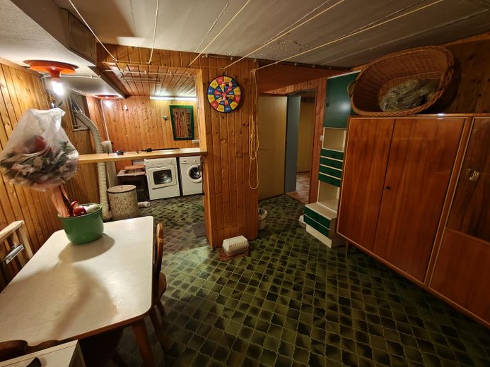 Maison mitoyenne bien entretenue en emplacement central – Trocknen