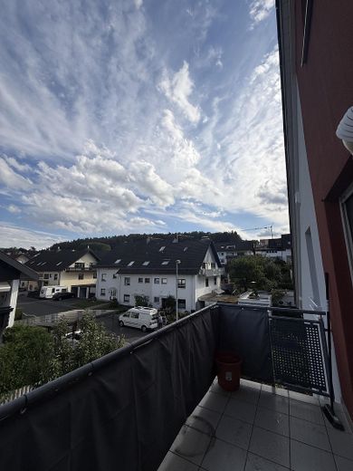 Charmant appartement de 3 pièces dans un quartier calme à Lohr-Sendelbach – Balkon
