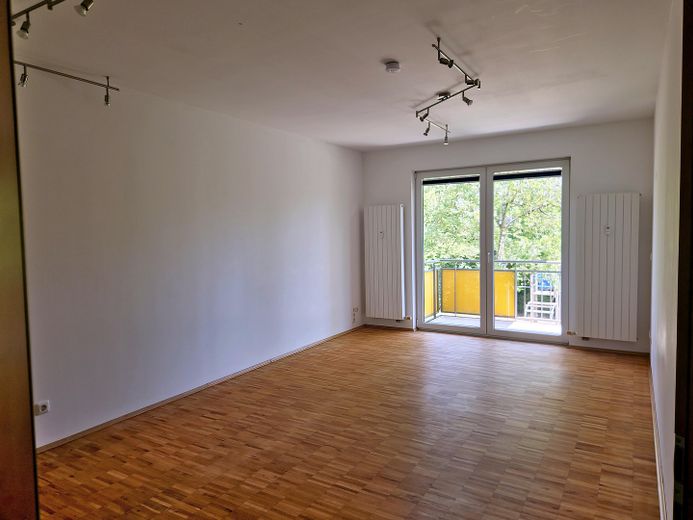 Münih Sendling-Westpark’ta 2,5 odalı daire – Wohnzimmer