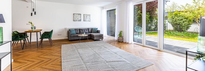 Großzüziges Wohnzimmer EG