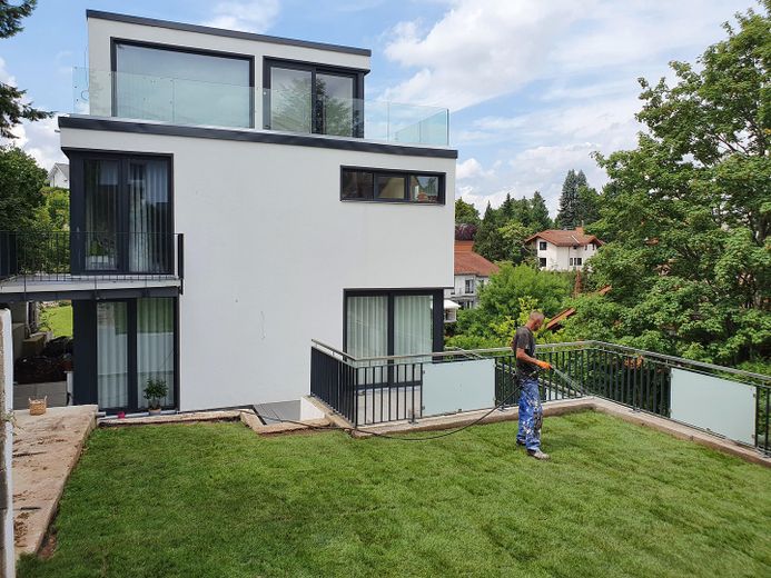 Luxuriöse Neubau-Immobilie in Naturnähe: Modern, lichtdurchflutet und vielseitig – Garten