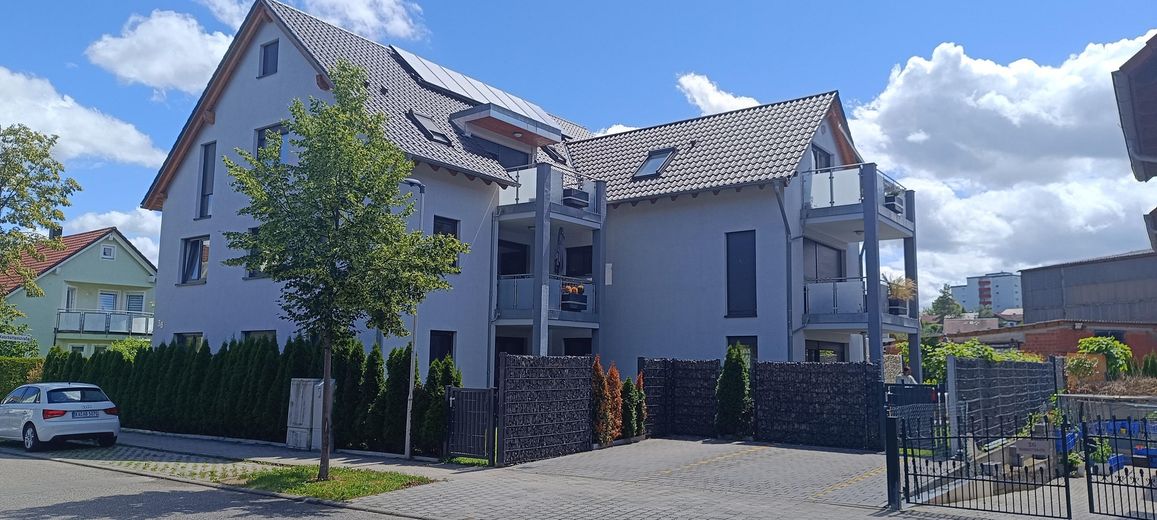 Großzügige Maisonette-Wohnung im Niedrigenergiehaus mit Blick ins Grüne – Südansicht