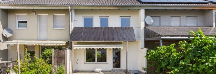 Nahe Uniklinik: Reihenmittelhaus mit Garten und Garage in Augsburg-Kriegshaber