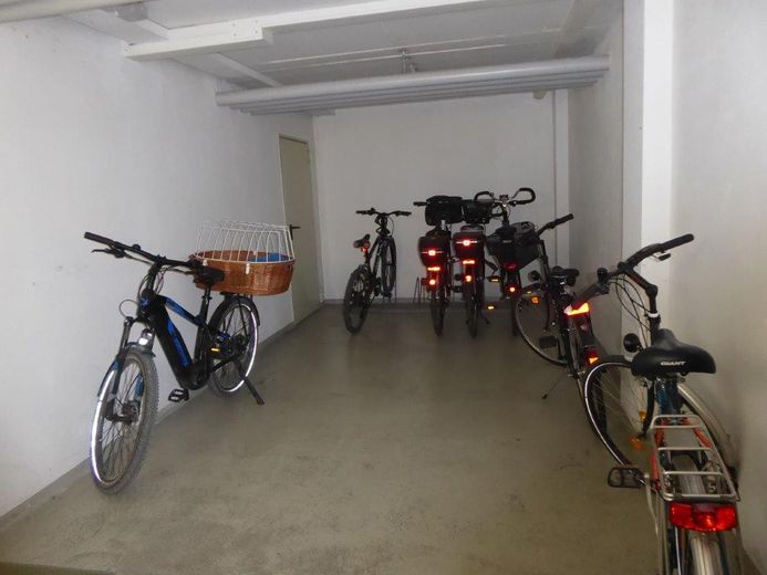 von Privat: Sehr gepfl. Appartement in begehrter Lage Schloßstrasse! Kapitalanleger o. Selbstbezug! – Fahrradkeller B