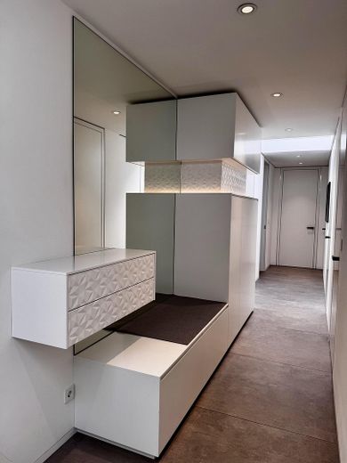 Penthouse met sauna, open haard, SmartHome, 2 TG-plaatsen direct bij het St. Franziskus-hospital – 01 Diele