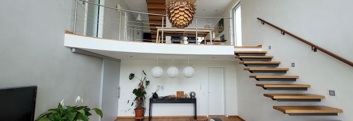 Wohnzimmer mit Luftraum