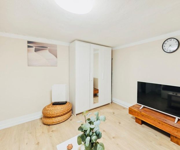 1 Bedroom Souterrain in Lurup (Hamburg West) Garden Furnished – ALL INCL. – 1-Zimmer Oase + Garten – Foto 2