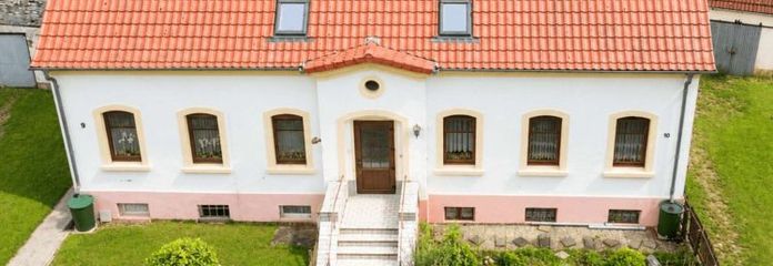 Provisionsfrei. Charmante Doppelhaushälfte mit großem Garten und vielfältigen Entwicklungspotential