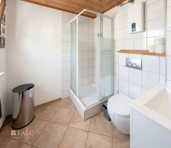 Charmantes Fachwerkhaus mit Scheune, Garten &amp; vielseitigen Nutzungsmöglichkeiten – Badezimmer 1.OG