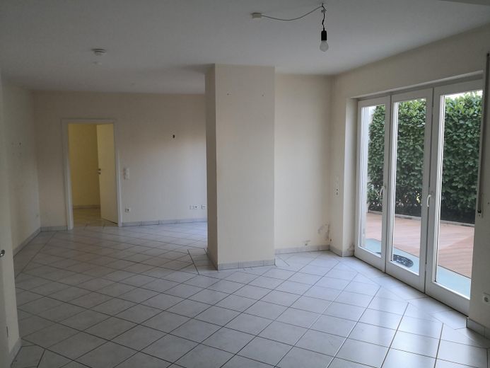 Kronberg’in en iyi konumu, sakin + aydınlık, 6 oda, 3 teras, ankastre mutfak, klima, sauna, FIS otobüs durağı – Wohnzimmer