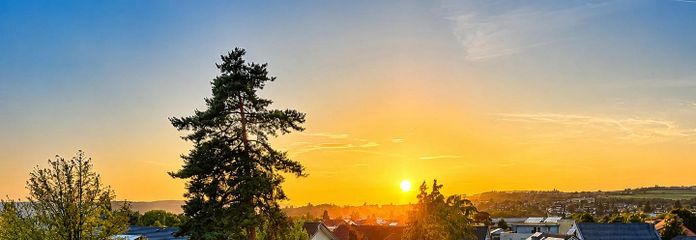 Appartement-terrasse exclusif avec vue sur le lac de Constance, deux terrasses ensoleillées et classe énergétique A à Überlingen – Ausblick mit Sonnenuntergang