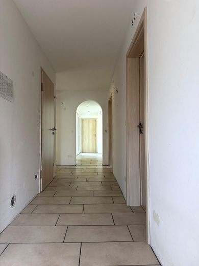 Großes 3-Familienhaus inkl. 3 Garage * in Bad Berneck – Flur