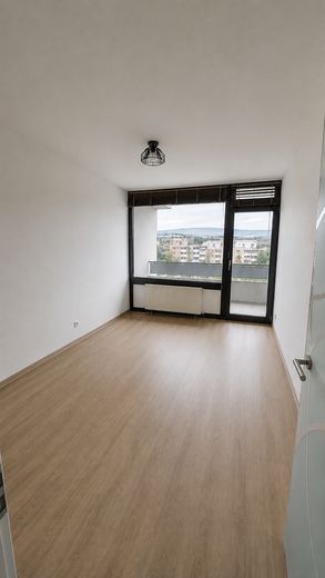 Luminoso appartamento duplex di 3 locali recentemente ristrutturato con balcone a Mainz-Finthen – Zimmer