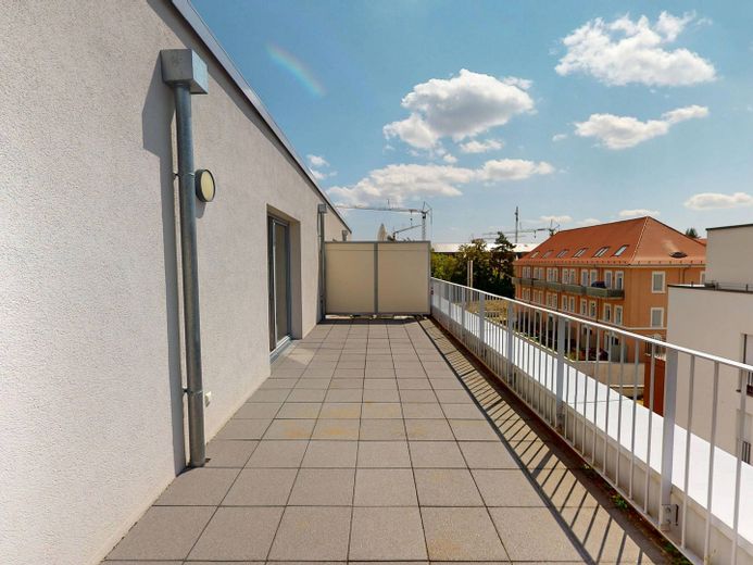 Moderniteit en comfort: nieuwbouwappartement met 4 kamers, inbouwkeuken en groot dakterras – Dachterrasse
