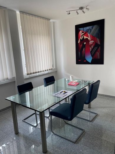 520 m² Gewerbeeinheit: Büro (160 m²), Produktion (200 m²), erweiterbares Lager (160 m²) – Besprechungszimmer