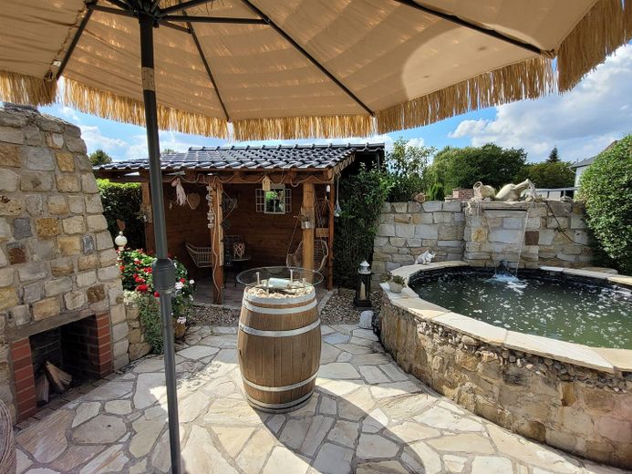 überdachter Sitzplatz + Kamin