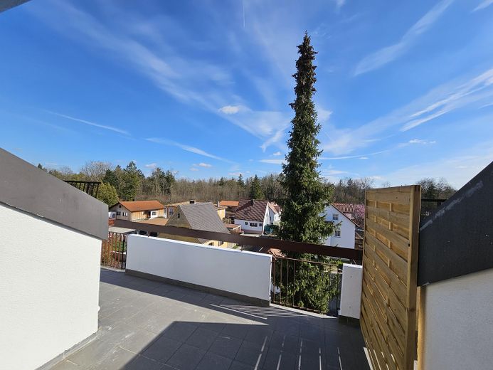 Modern, stilvolles Penthouse  mit guter Anbindung an die Münchner Innenstadt und Augsburg – Dachterrasse