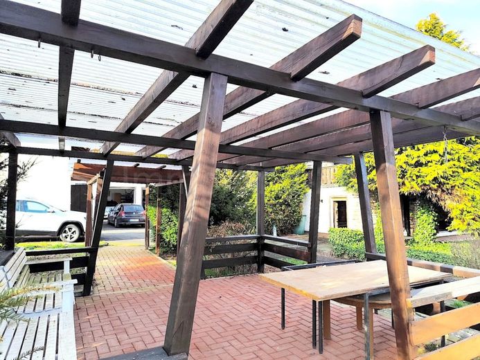 GROSSZÜGIGES HAUS + TOLLE MATERIALIEN! ++ IDEAL FÜR PFERDEHALTUNG ODER ÄHNLICHES! ++ – SONNENTERRASSE MIT ÜBERDACHUNG