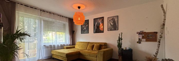 Wohnzimmer mit Balkon