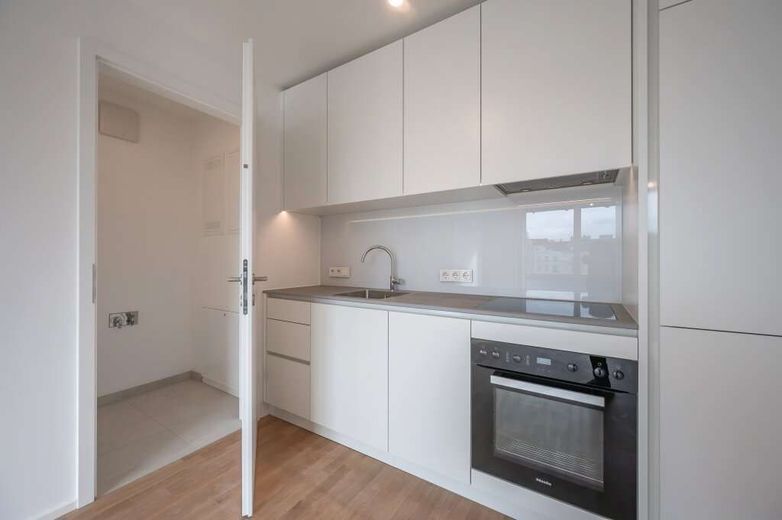 Helle Dachgeschosswohnung mit Einbauküche – IMG_0773