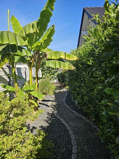 Exklusives Einfamilienhaus mit Wellnessgarten – Wohnen auf höchstem Niveau – Gartenweg